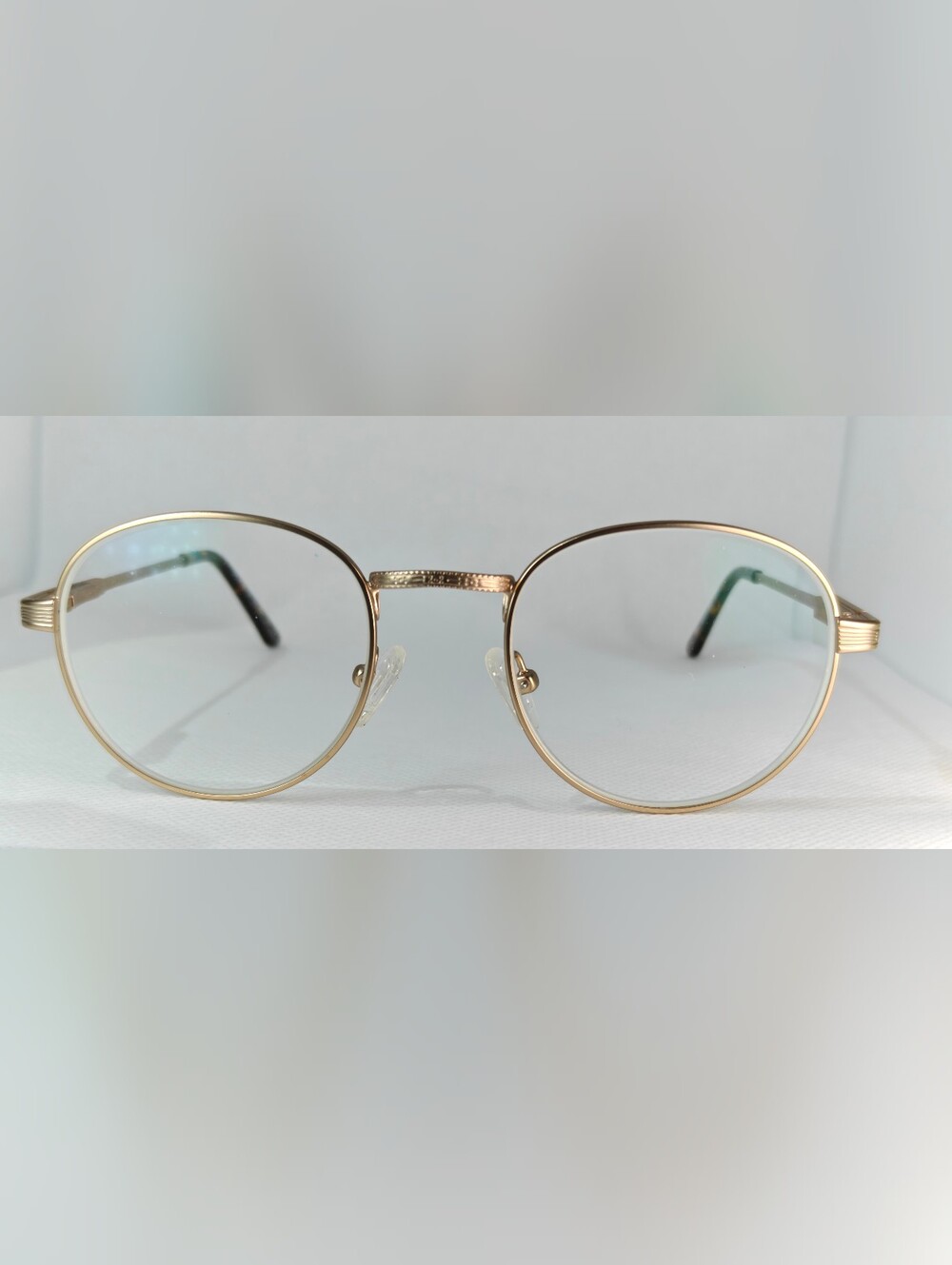 Belleville. Gold Metal Round. Eyeglasses - Classic Frame.